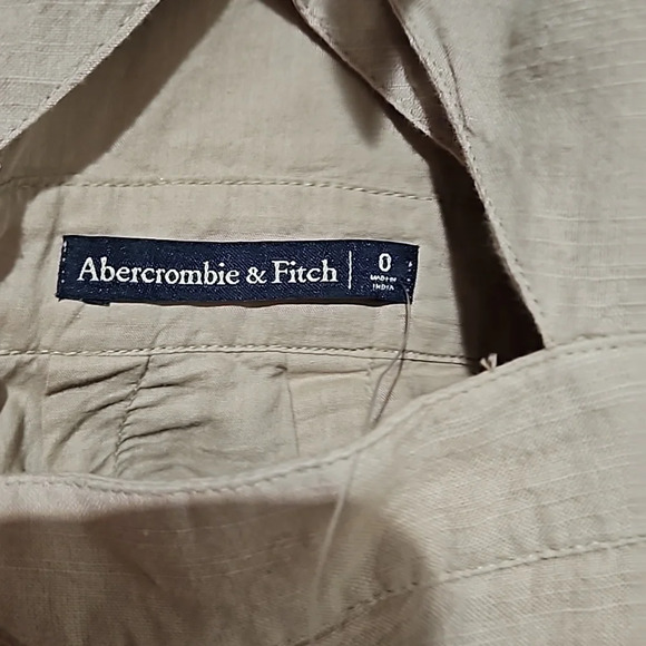 ABERCROMBIE Khaki short romper woth cut out. Size 0 NWT - Picture 5 of 11